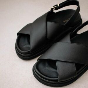 ALOHAS Women's Black Sandals size 8 Black